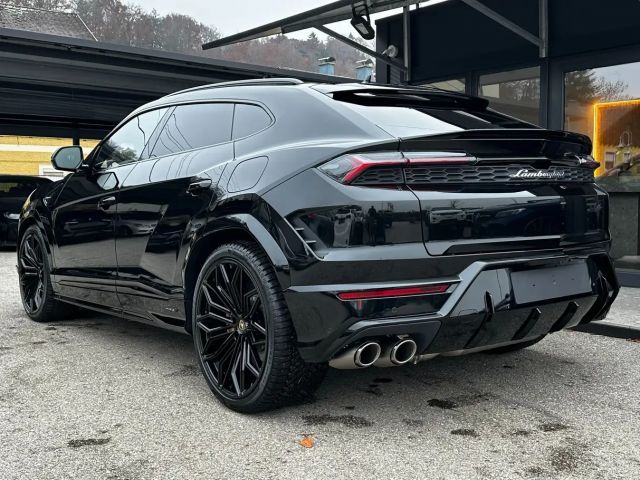 Lamborghini Urus SE *Akrapovic*Carbon-Paket*23"*B&O*Pano*