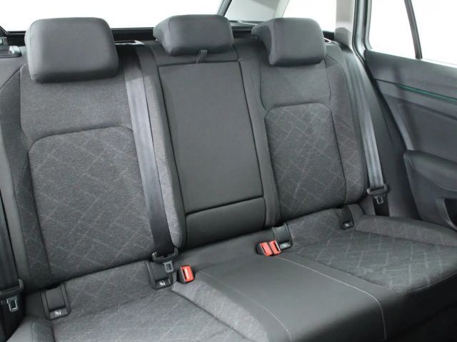 Volkswagen Golf Life Variant