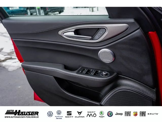 Alfa Romeo Giulia AT8 Q4 Turbo