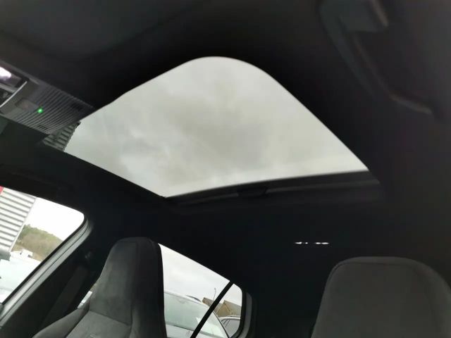 Volkswagen Golf 1.5 eTSI R-Line