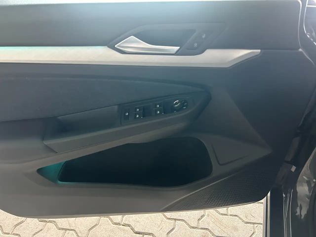 Volkswagen Golf Life Variant