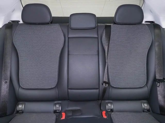 Mercedes-Benz C 180 Sedan