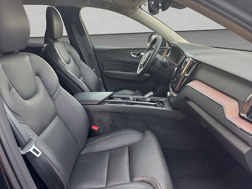 Volvo XC60 Dark Plus