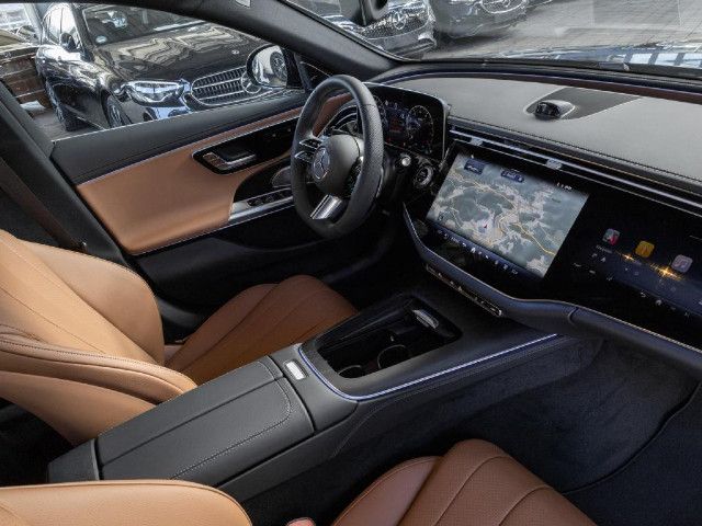 Mercedes-Benz E 200 4MATIC Sedan