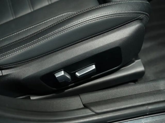 BMW 330 330d M-Sport Sedan