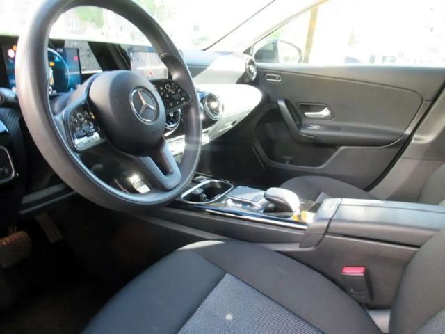 Mercedes-Benz A 200 A 200 d