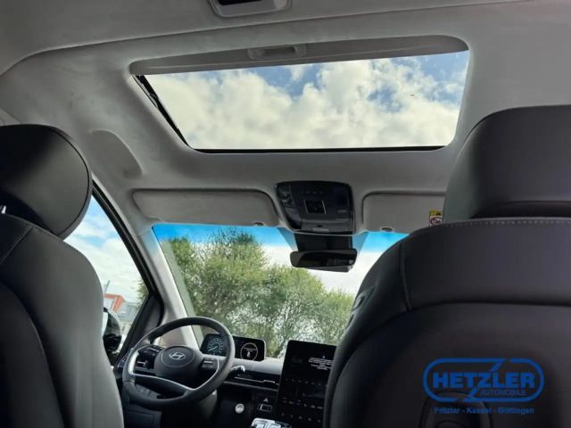 Hyundai Staria Signature