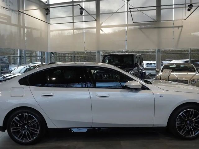 BMW 520 520i M-Sport Sedan