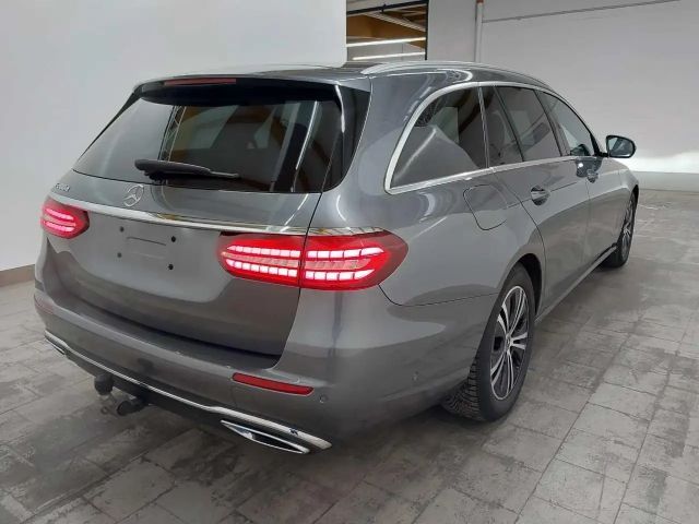 Mercedes-Benz E 200 AVANTGARDE E 200 d Estate