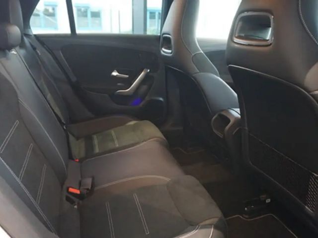 Mercedes-Benz CLA 250 AUTOMATIK+LEDER+NAVI+LED+DIGITALER TACHO