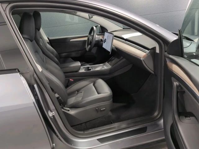 Tesla Model Y AWD Dual Motor Performance