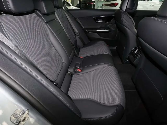 Mercedes-Benz C 180 Sedan