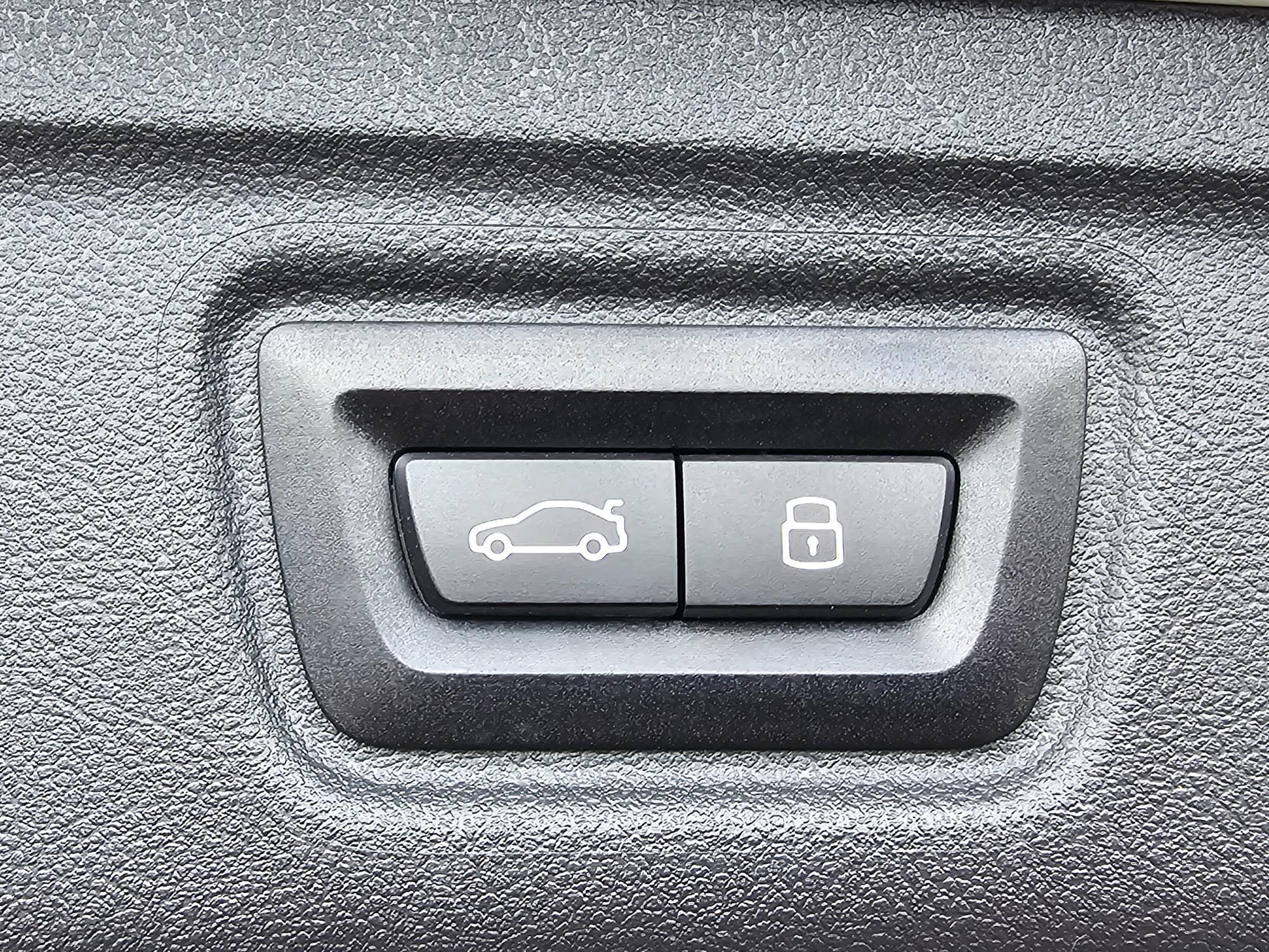 BMW 330 330e Touring