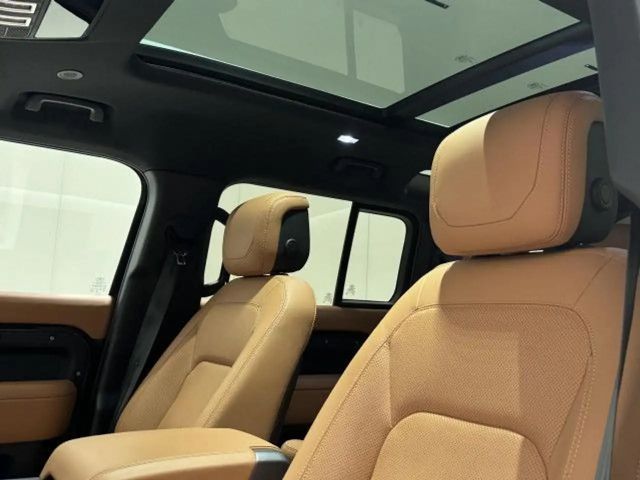 Land Rover Defender 110