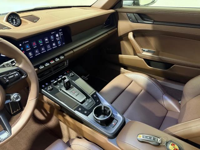 Porsche 992 4 Cabrio GTS Targa