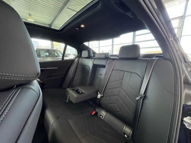 BMW 520 520d M-Sport Sedan