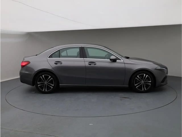 Mercedes-Benz A 200 A 200 d