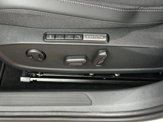 Volkswagen Golf Business DSG Variant