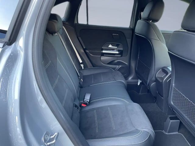 Mercedes-Benz GLA 200 AMG Line