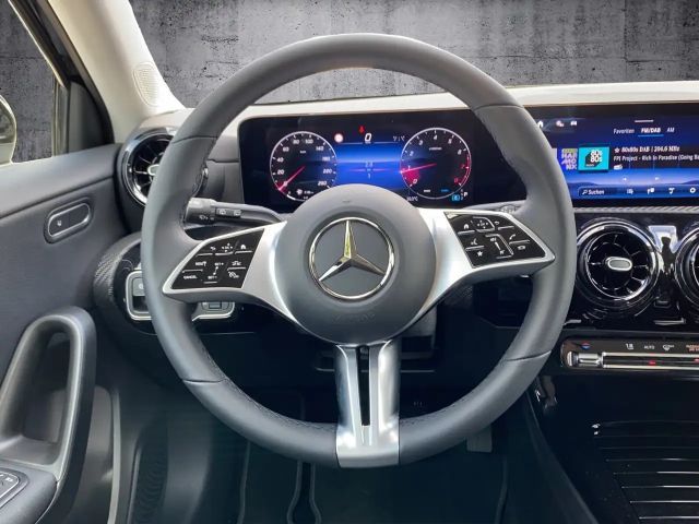 Mercedes-Benz A 180 A 180 KAMERA+TEMPO+MBUX+SPUR/BREMS+NAVI+LED+SHZ
