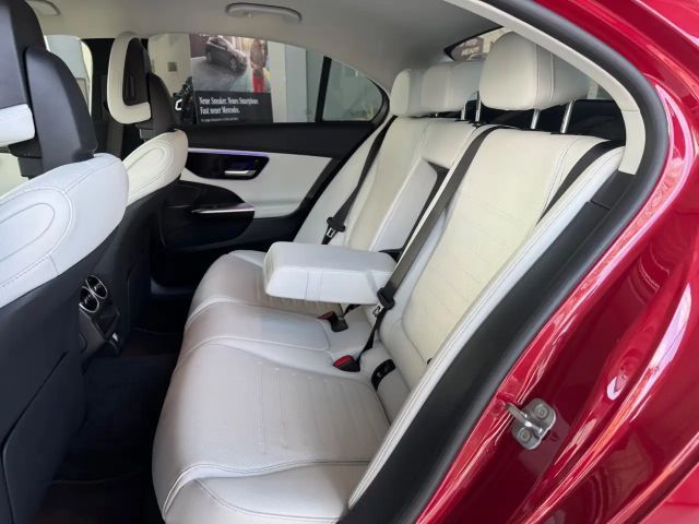 Mercedes-Benz C 200 4MATIC AMG Line Sedan