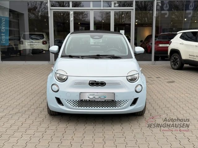 Fiat 500e Navi Digitales Cockpit JBL LED Apple CarPlay El. V