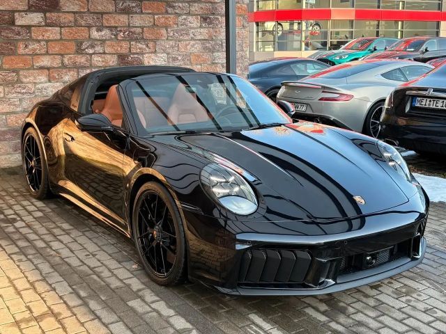 Porsche 911 4 Cabrio GTS Targa