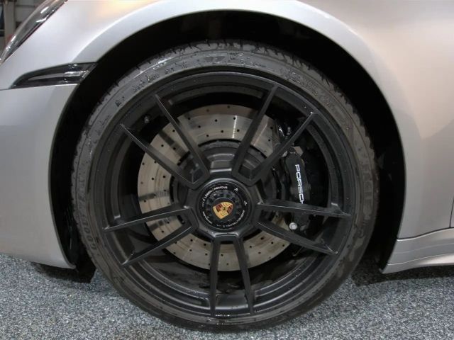 Porsche 911 4 Cabrio GTS Targa