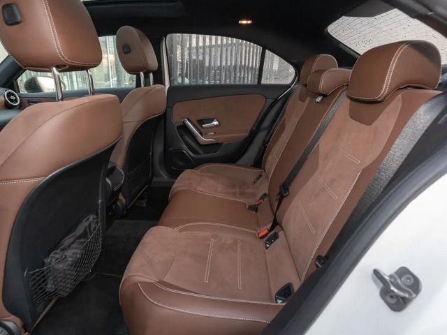 Mercedes-Benz A 200 Limousine Pano SpurW W-Paket S-Sitz LED