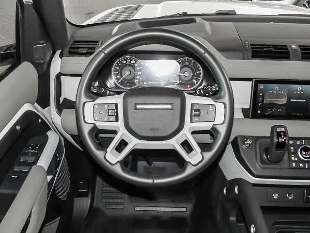 Land Rover Defender 110 Dynamic SE