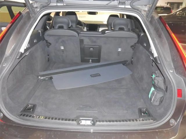 Volvo V90 AWD Dark Plus T6