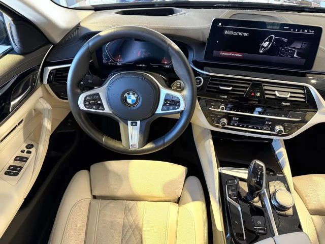 BMW 530 530d Luxury Line Sedan xDrive
