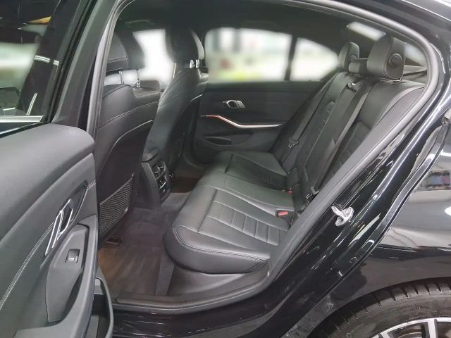 BMW 320 320i M-Sport Sedan xDrive