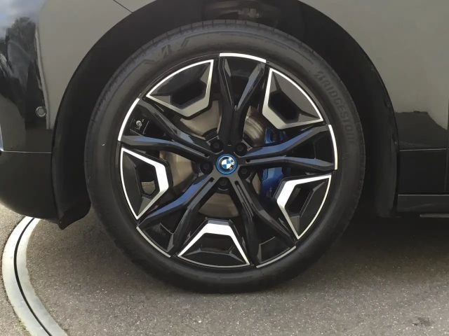 BMW iX xDrive40