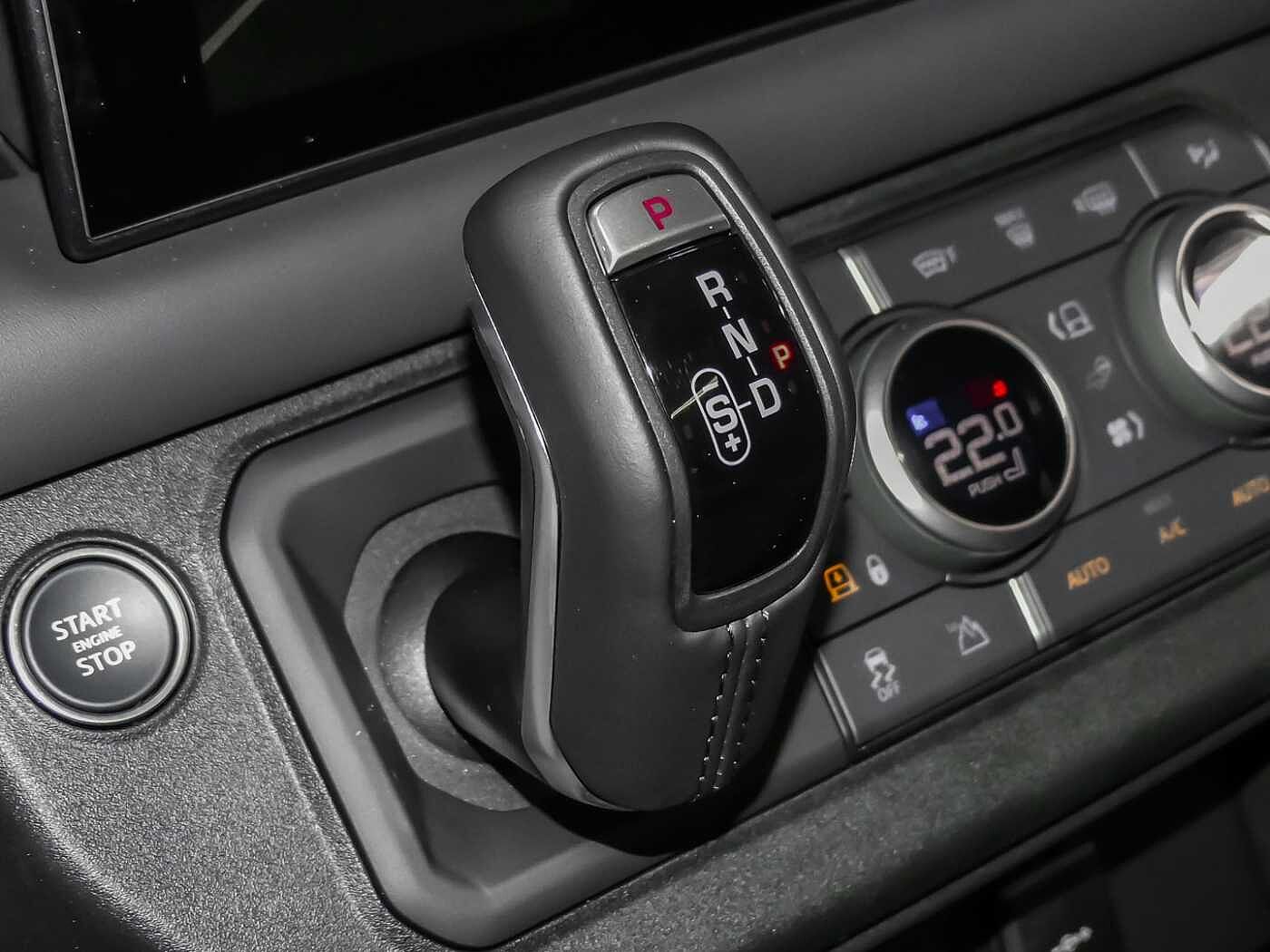 Land Rover Defender P500 X V8