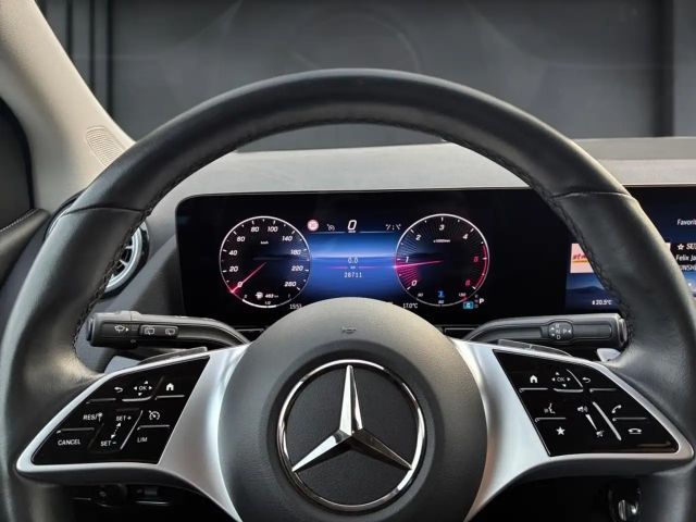 Mercedes-Benz B 200 B 200 d Sedan