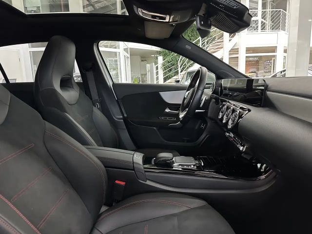 Mercedes-Benz A 250 A 250 e AMG Line