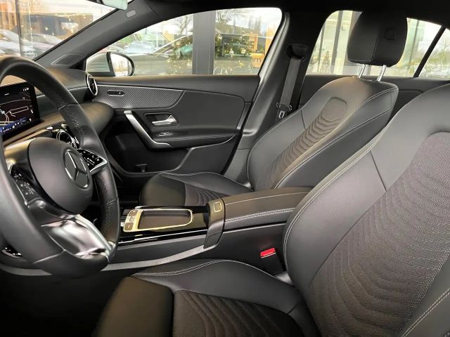 Mercedes-Benz A 180 Business Line Hatchback