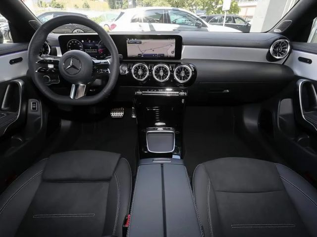 Mercedes-Benz CLA 200 AMG Line Coupé