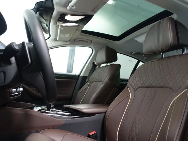 BMW 520 520d Luxury Line Sedan xDrive