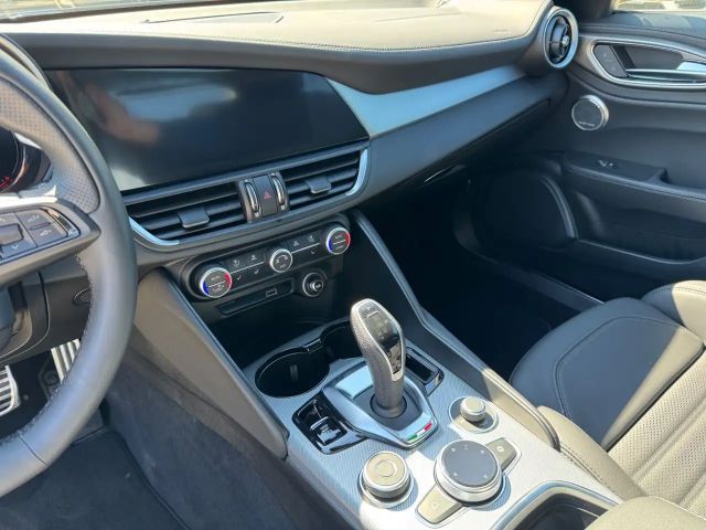 Alfa Romeo Giulia AT8 Q4 Turbo Veloce