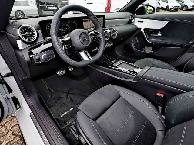 Mercedes-Benz CLA 180 AMG Line Coupé