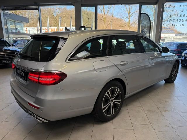 Mercedes-Benz E 220 AVANTGARDE E 220 d Estate