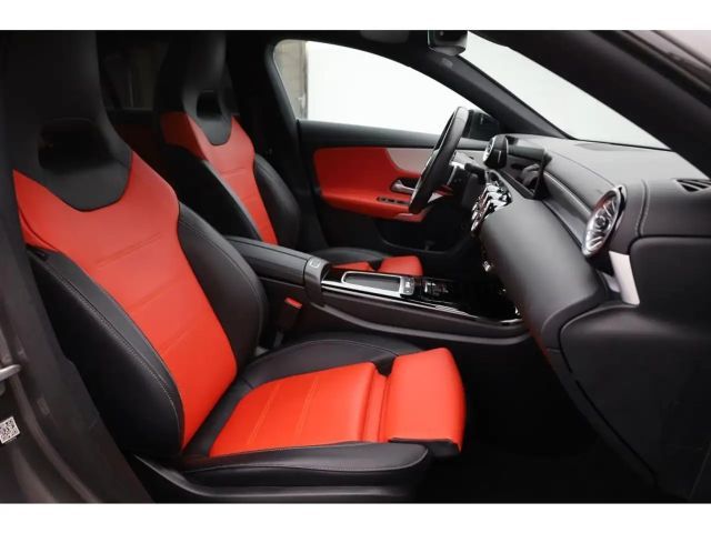 Mercedes-Benz CLA 200 AMG Line Coupé