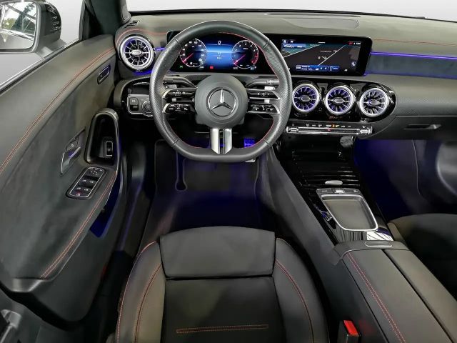 Mercedes-Benz CLA 200 AMG Line Coupé