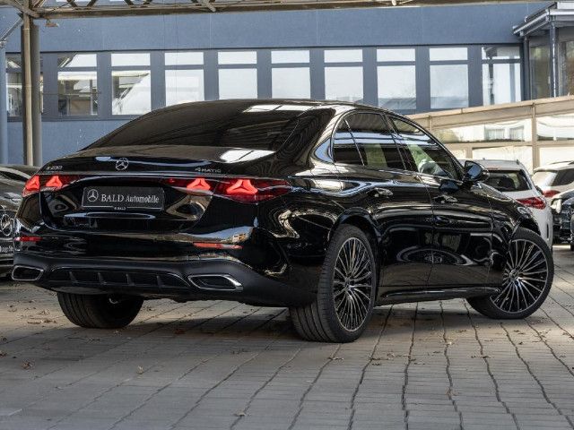 Mercedes-Benz E 200 4MATIC Sedan