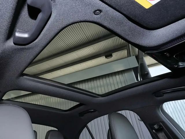 Mercedes-Benz C 200 AMG Line Sedan