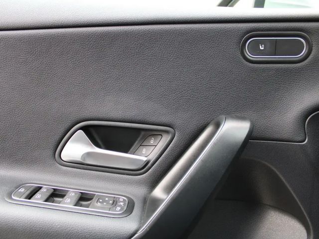 Mercedes-Benz A 180 A 180 d