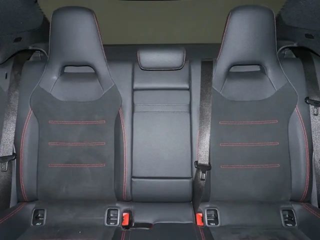 Mercedes-Benz CLA 200 AMG Line Coupé Premium