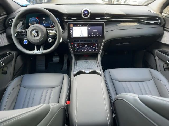 Maserati Grecale MY25 - 300PS - AWD - PANO - LED